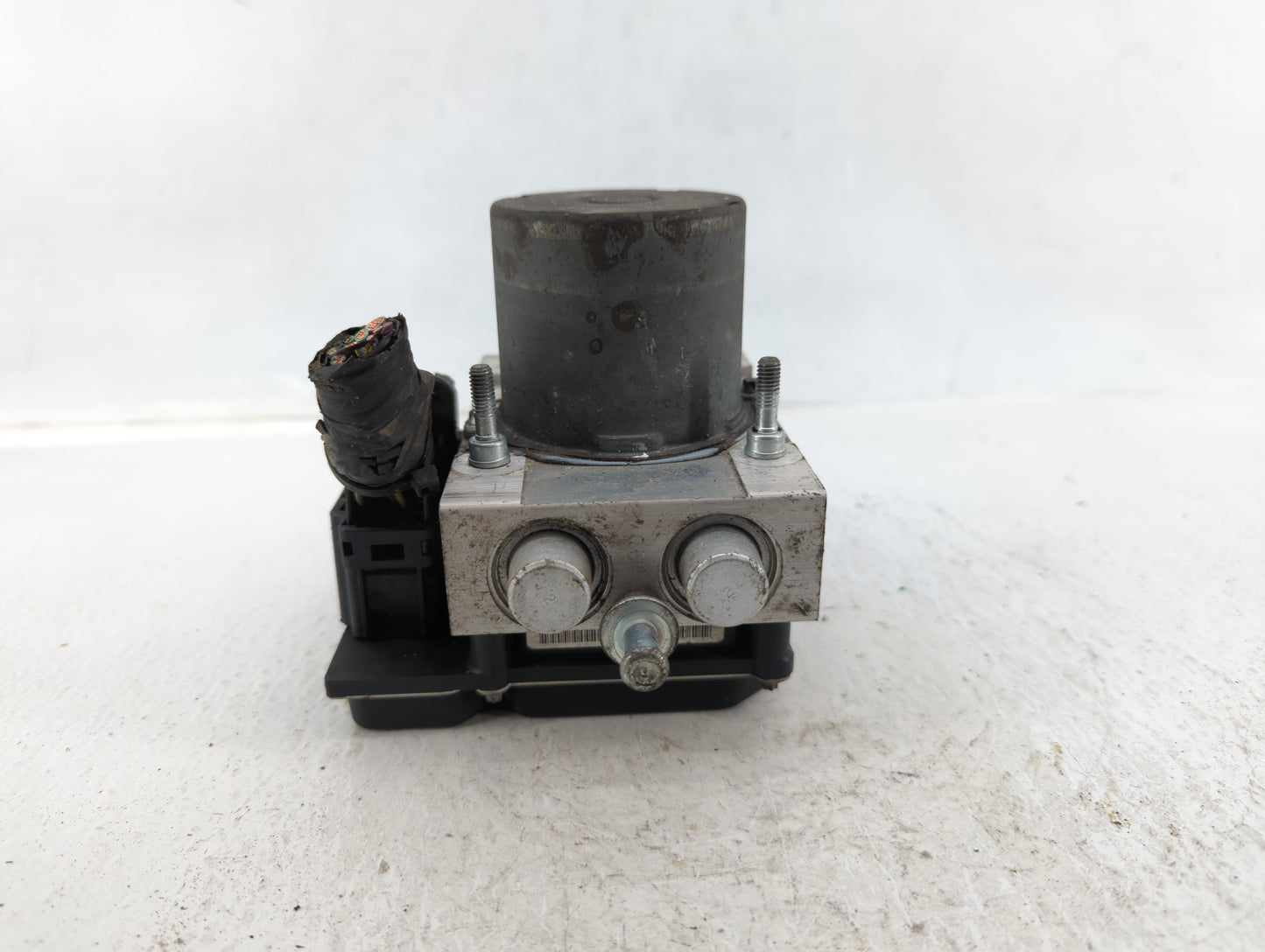2015 Ford Expedition ABS Pump Control Module Replacement P/N:FL14-2C405-AD Fits OEM Used Auto Parts - Oemusedautoparts1.com