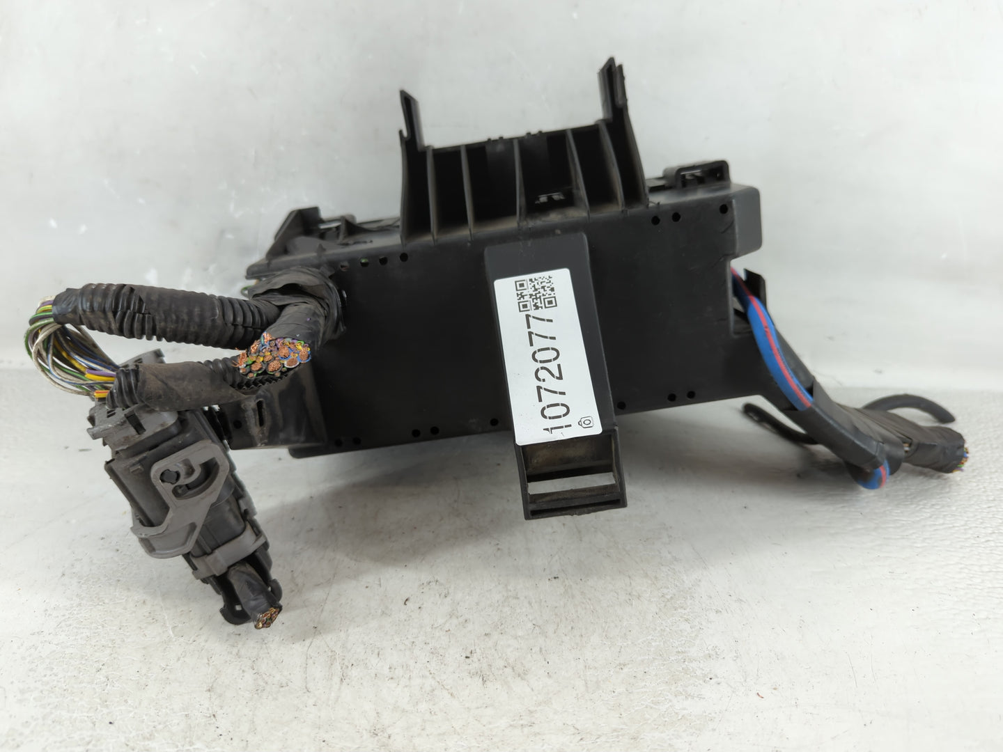 2014-2015 Ford Explorer Fusebox Fuse Box Panel Relay Module P/N:BT4T-14A003-AA Fits Fits 2014 2015 OEM Used Auto Parts - Oem