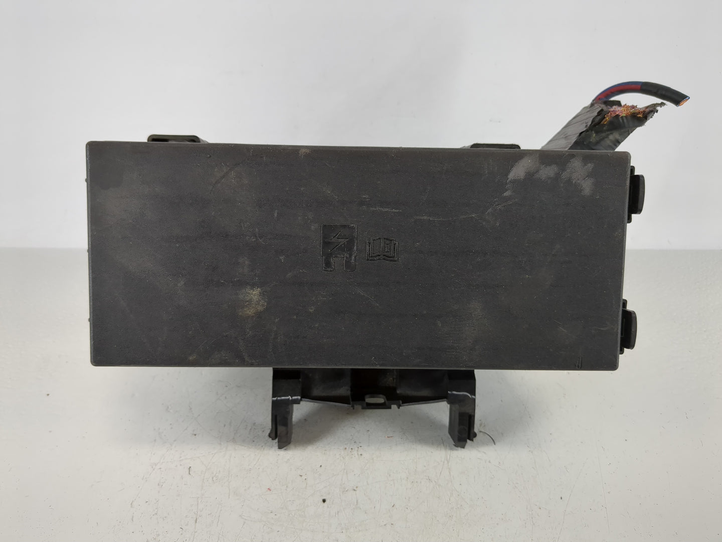 2014-2015 Ford Explorer Fusebox Fuse Box Panel Relay Module P/N:BT4T-14A003-AA Fits Fits 2014 2015 OEM Used Auto Parts - Oem