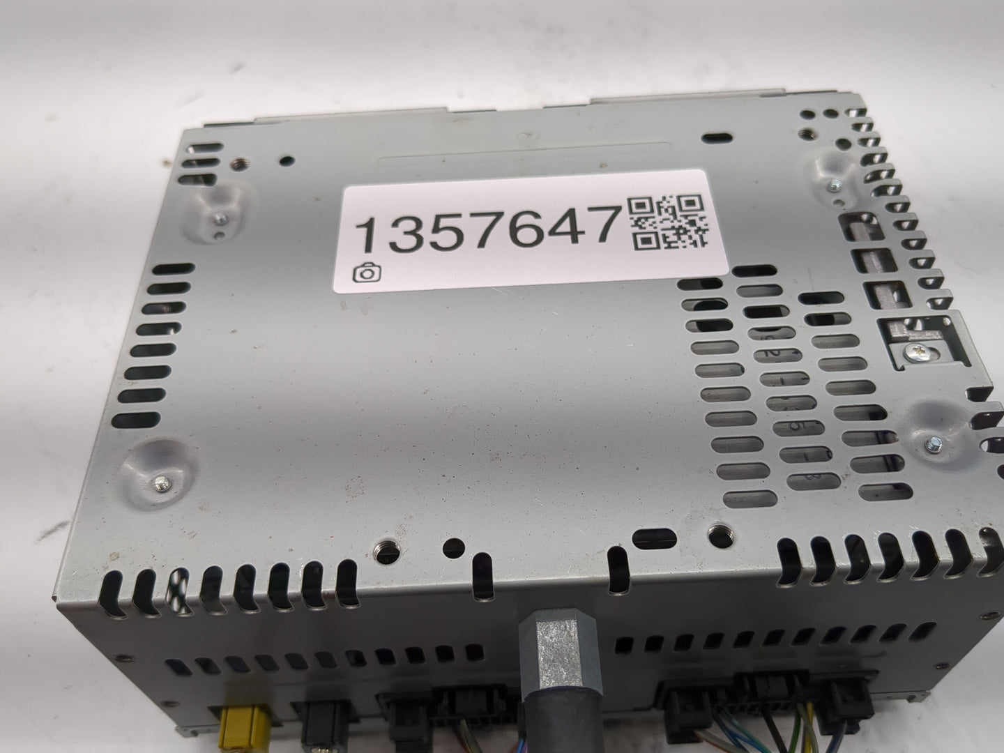 2014-2015 Ford Explorer Radio AM FM Cd Player Receiver Replacement Fits Fits 2014 2015 OEM Used Auto Parts - Oemusedautopart