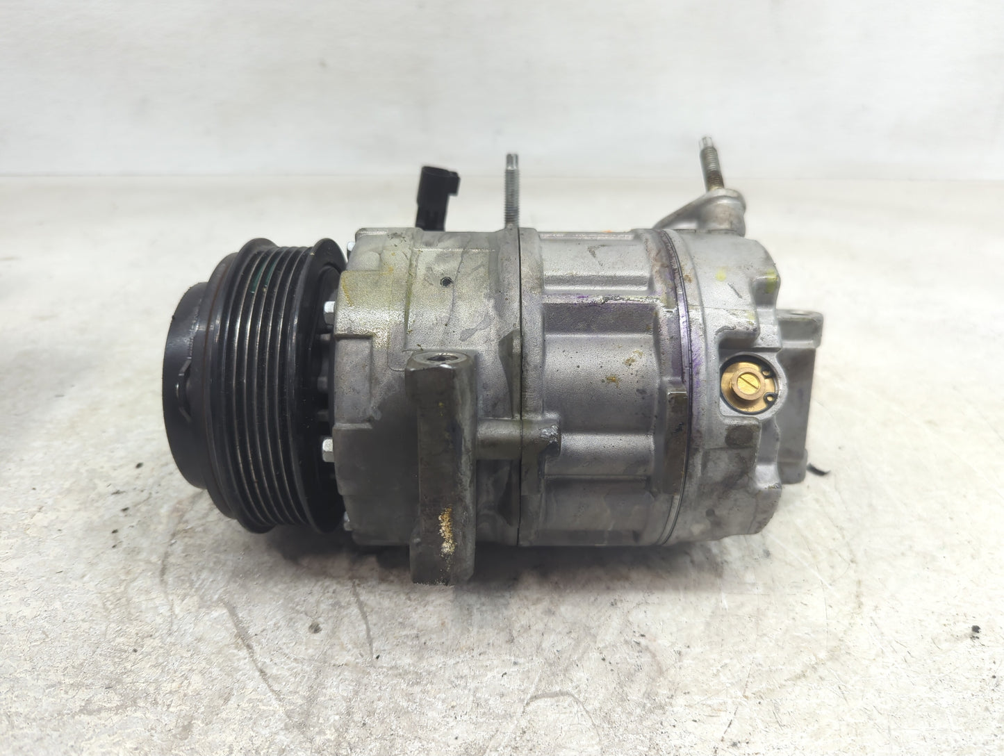 2013-2015 Ford Explorer Air Conditioning A/c Ac Compressor Oem - Oemusedautoparts1.com
