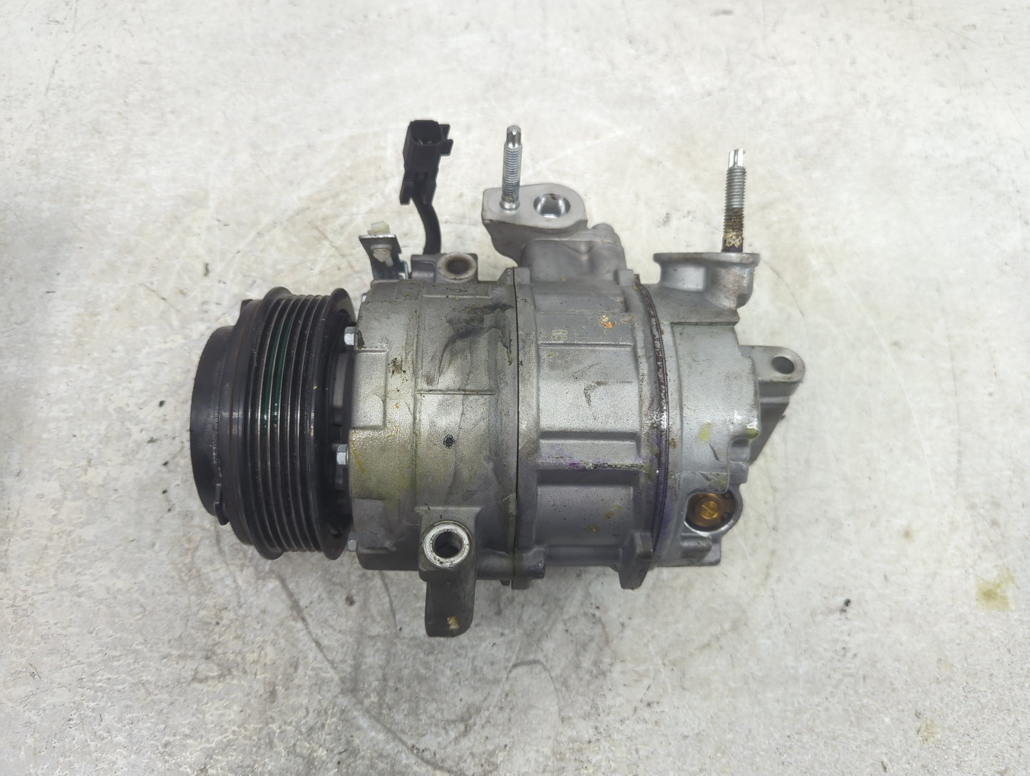 2013-2015 Ford Explorer Air Conditioning A/c Ac Compressor Oem - Oemusedautoparts1.com