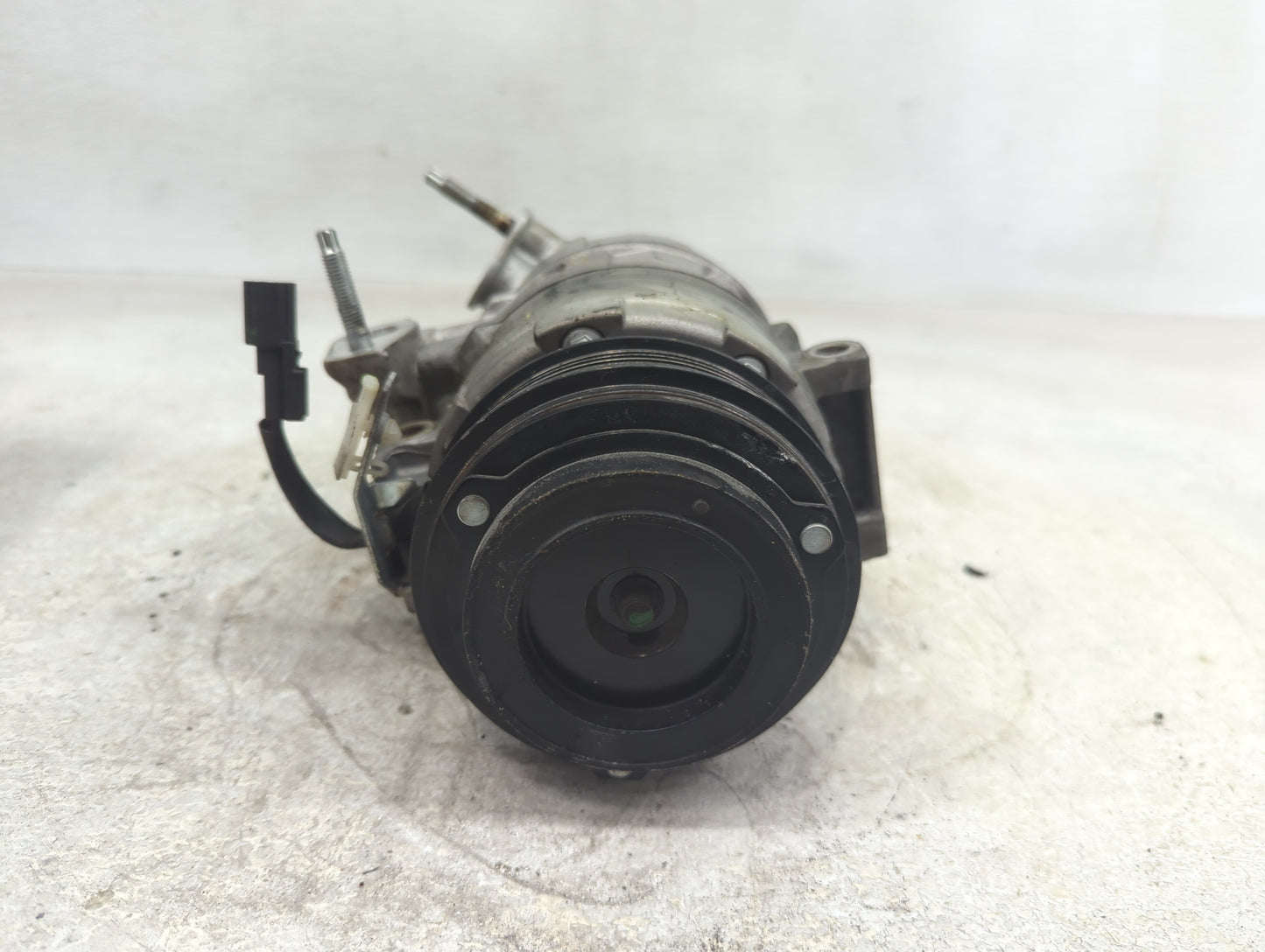 2013-2015 Ford Explorer Air Conditioning A/c Ac Compressor Oem - Oemusedautoparts1.com
