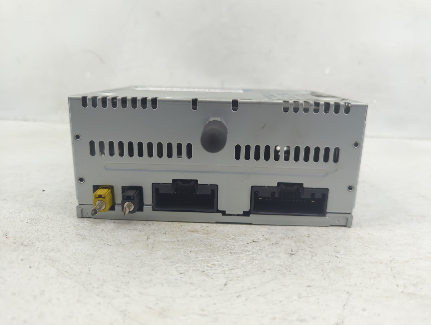 2014-2015 Ford Explorer Radio AM FM Cd Player Receiver Replacement P/N:PU-3910L-D Fits Fits 2014 2015 OEM Used Auto Parts - 