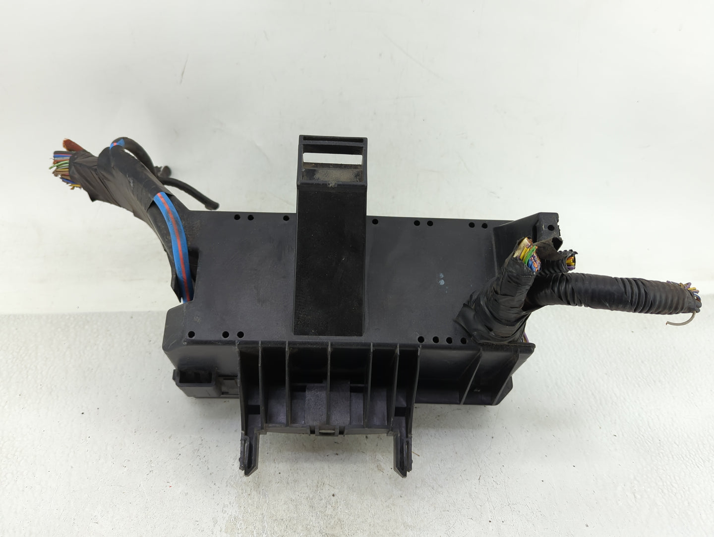 2014-2015 Ford Explorer Fusebox Fuse Box Panel Relay Module P/N:BT4T-14A003-AA Fits Fits 2014 2015 OEM Used Auto Parts - Oem