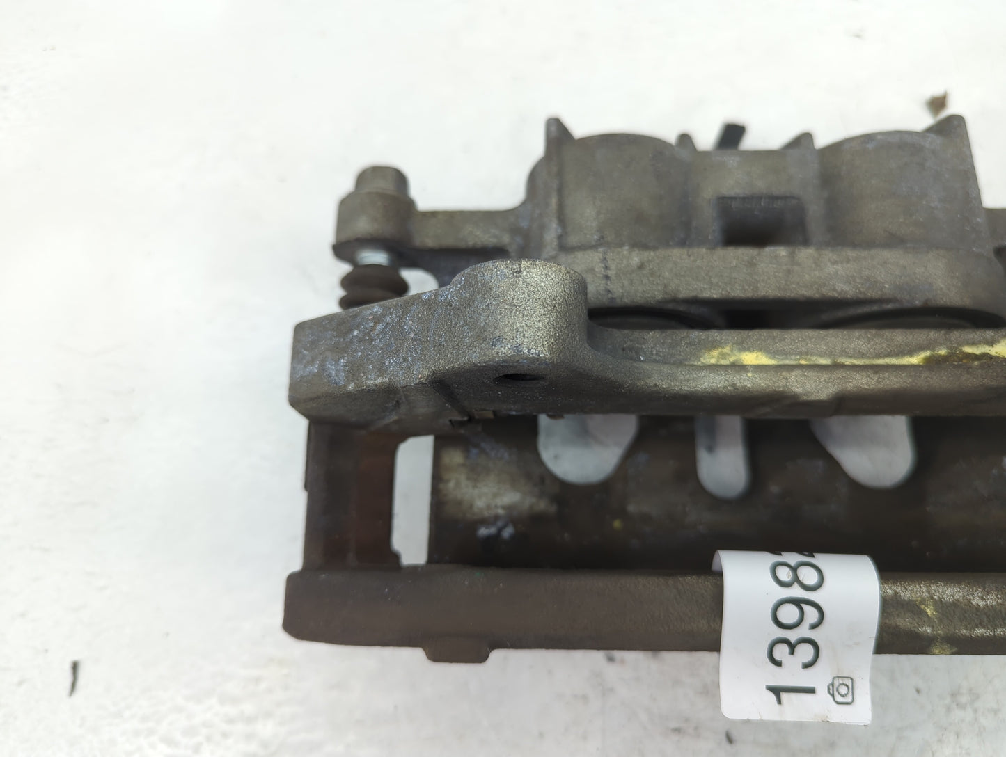 2013-2016 Ford Explorer Front Driver Left Brake Caliper 1398229 - Oemusedautoparts1.com