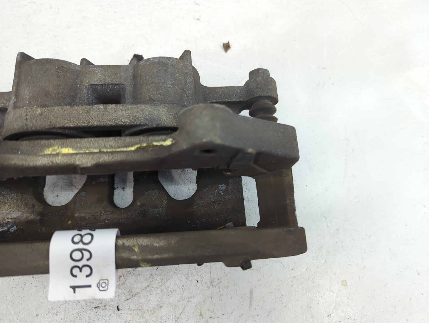 2013-2016 Ford Explorer Front Driver Left Brake Caliper 1398229 - Oemusedautoparts1.com