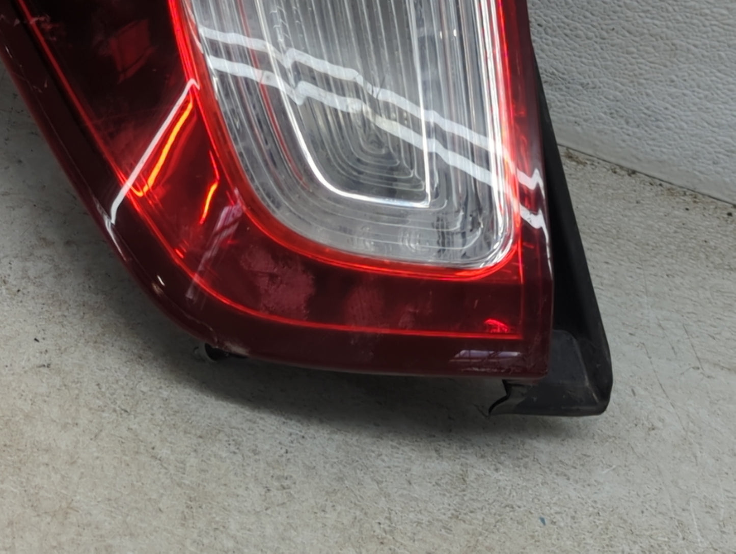 2013-2015 Ford Explorer Tail Light Assembly Driver Left OEM P/N:DB53-13B505-C BB53-13405-B, BB53-13B505-B Fits Fits 2013 201