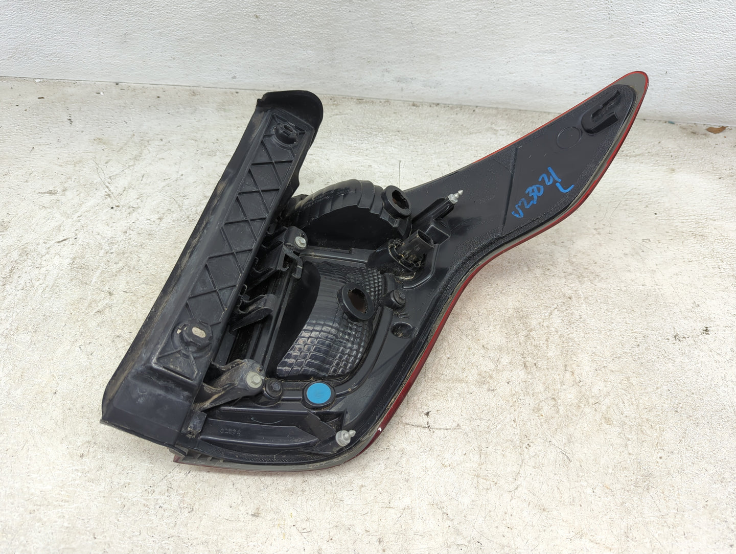2013-2015 Ford Explorer Tail Light Assembly Driver Left OEM P/N:DB53-13B505-C BB53-13405-B, BB53-13B505-B Fits Fits 2013 201