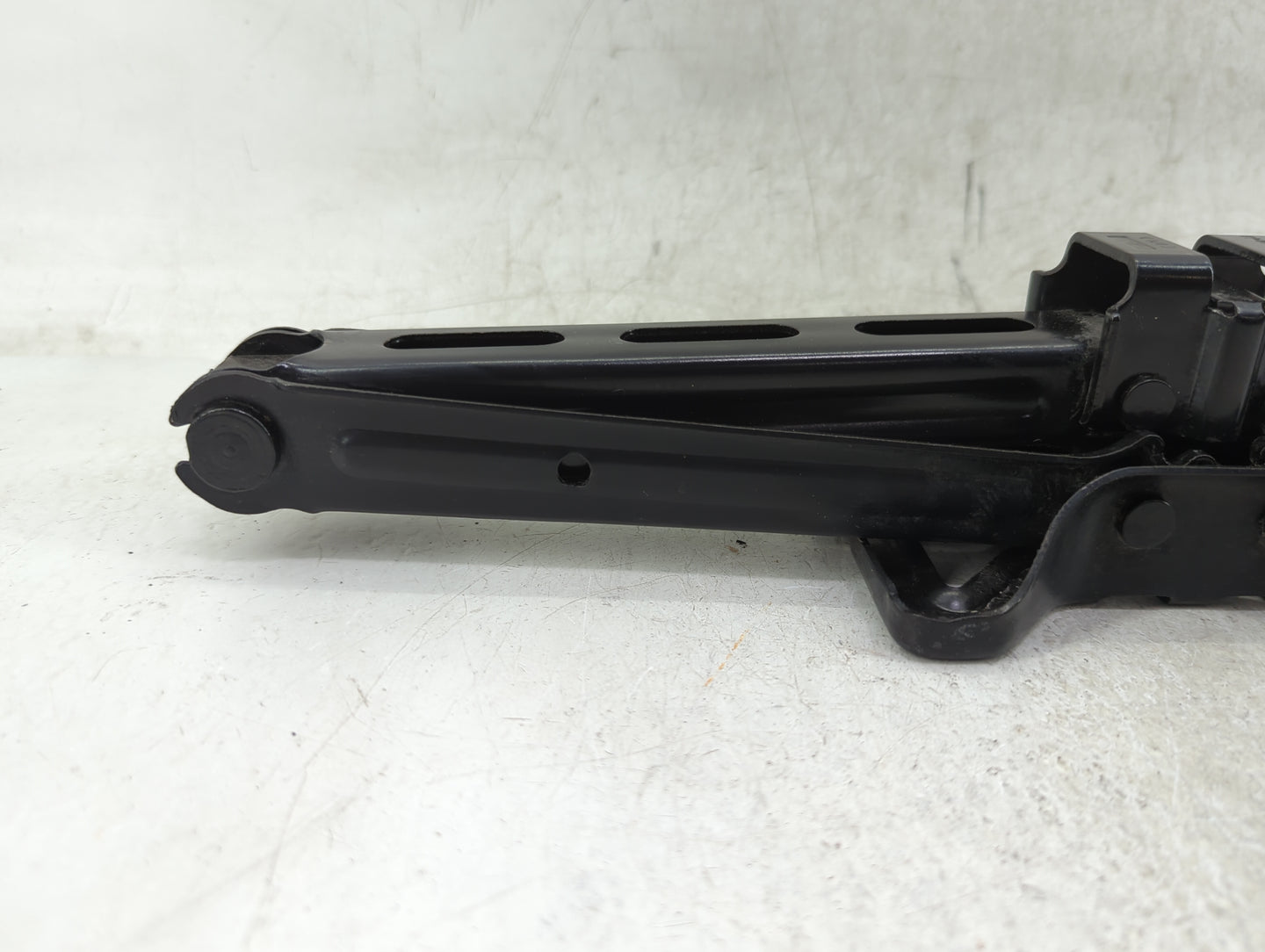 2015 Ford Explorer Spare Scissor Car Jack - Oemusedautoparts1.com