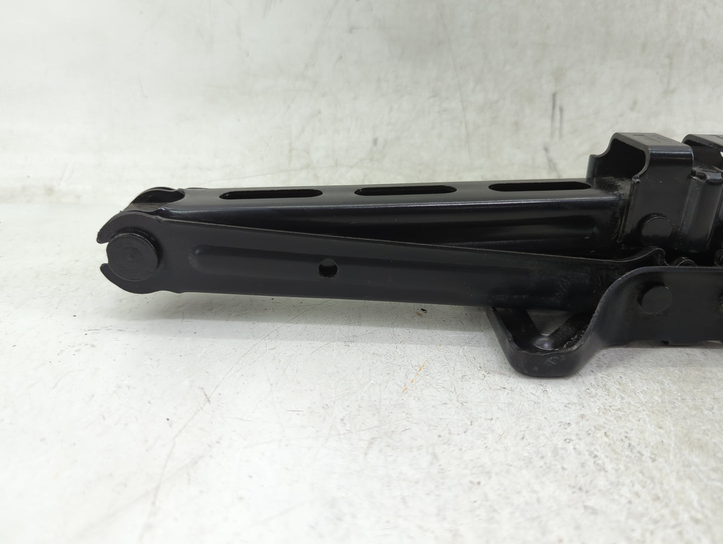 2015 Ford Explorer Spare Scissor Car Jack - Oemusedautoparts1.com