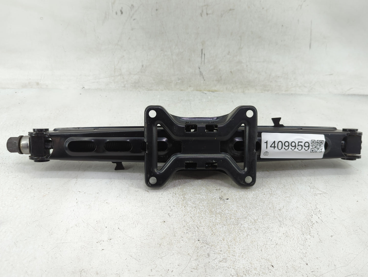2015 Ford Explorer Spare Scissor Car Jack - Oemusedautoparts1.com