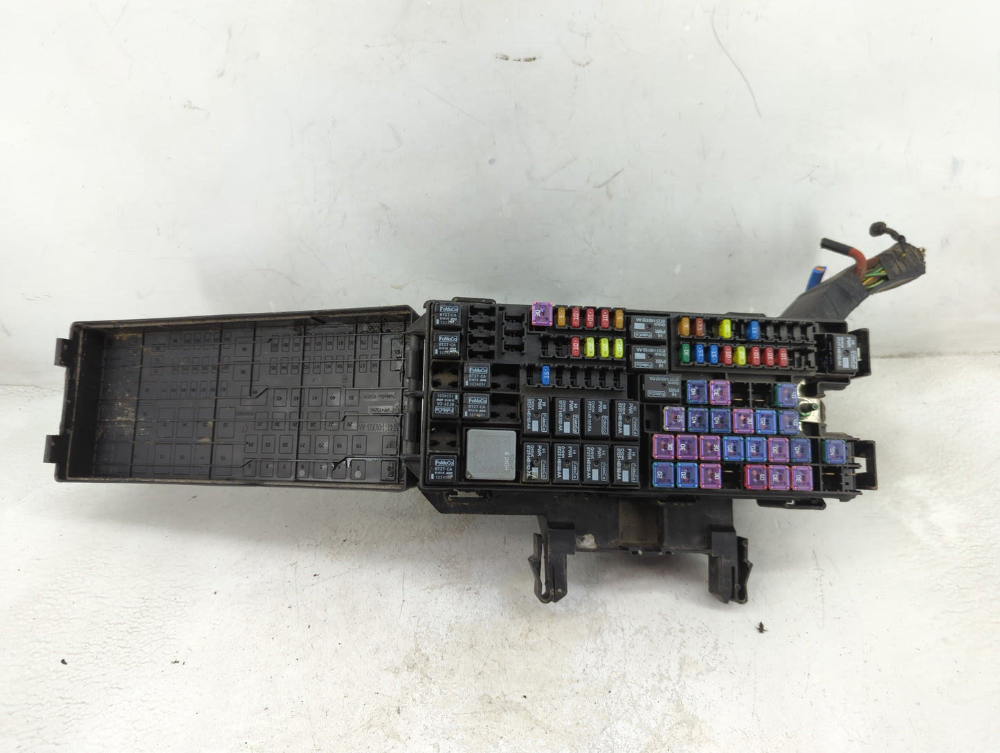2014-2015 Ford Explorer Fusebox Fuse Box Panel Relay Module P/N:BT4T-14A003-AA Fits Fits 2014 2015 OEM Used Auto Parts - Oem