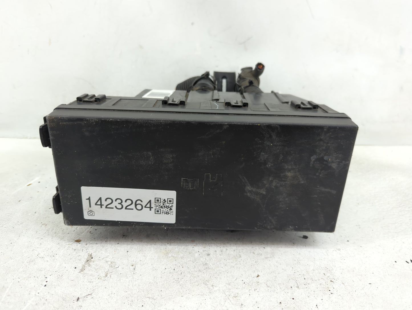 2014-2015 Ford Explorer Fusebox Fuse Box Panel Relay Module P/N:BT4T-14A003-AA Fits Fits 2014 2015 OEM Used Auto Parts - Oem