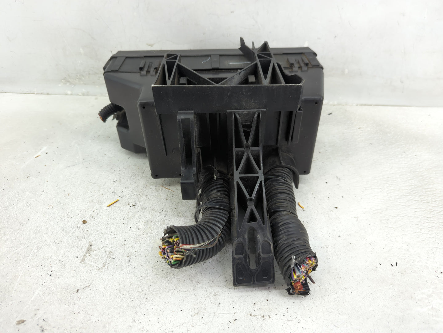 2014-2015 Ford Explorer Fusebox Fuse Box Panel Relay Module P/N:BT4T-14A003-AA Fits Fits 2014 2015 OEM Used Auto Parts - Oem