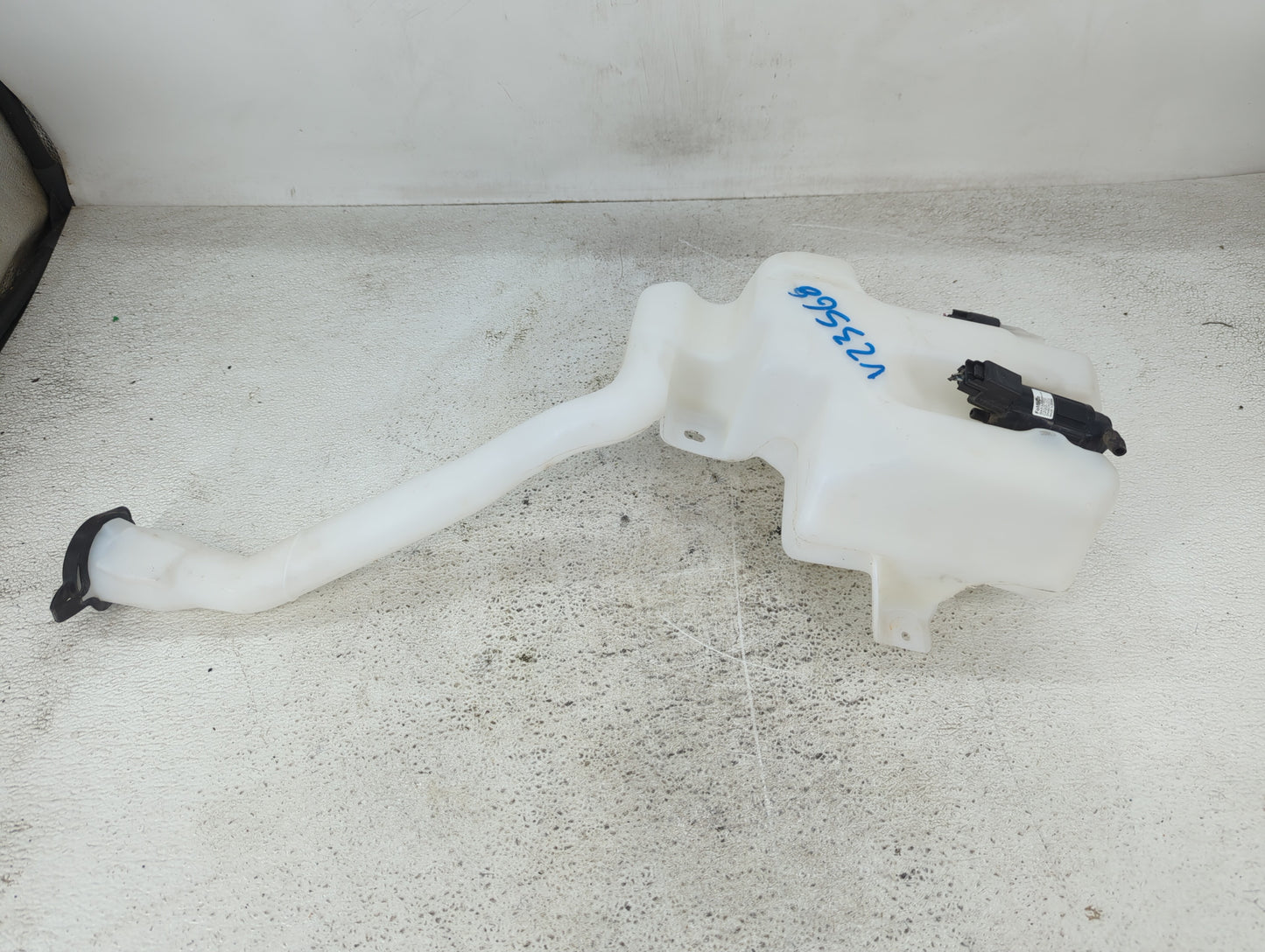 2011-2015 Ford Explorer Windshield Washer Fluid Reservoir Bottle Oem - Oemusedautoparts1.com