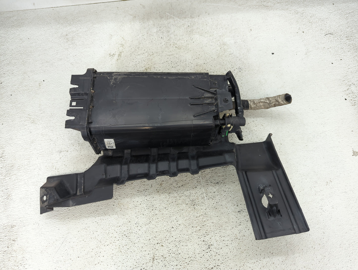 2015 Ford Explorer Fuel Vapor Charcoal Canister 1432319 - Oemusedautoparts1.com