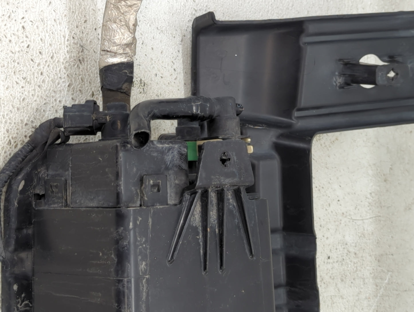 2015 Ford Explorer Fuel Vapor Charcoal Canister 1432319 - Oemusedautoparts1.com