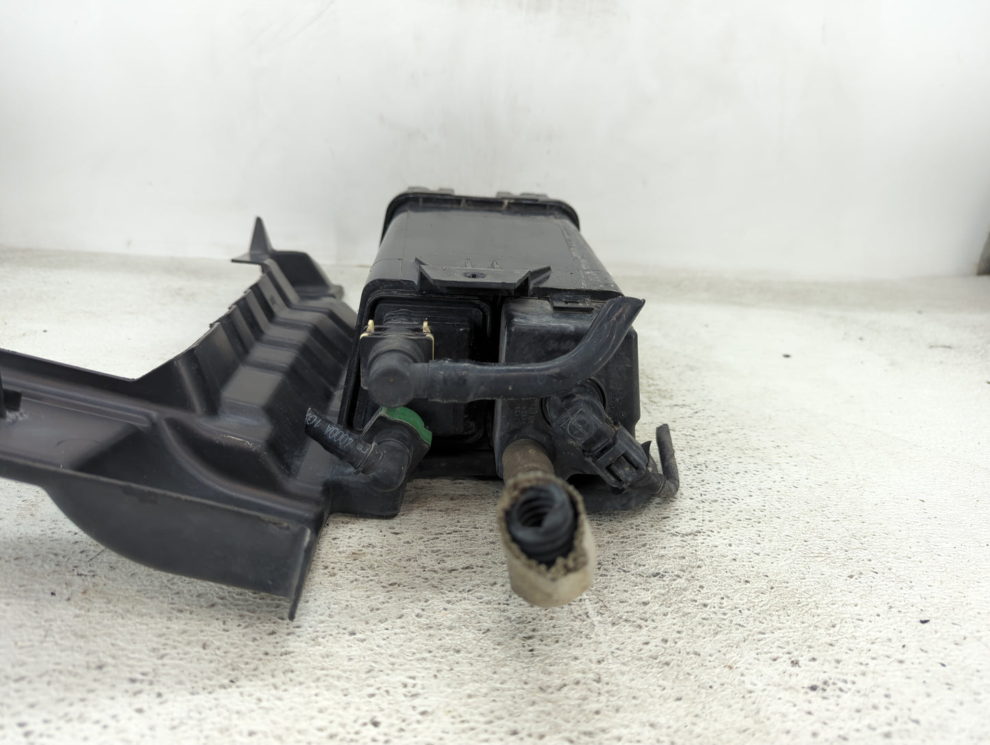 2015 Ford Explorer Fuel Vapor Charcoal Canister 1432319 - Oemusedautoparts1.com