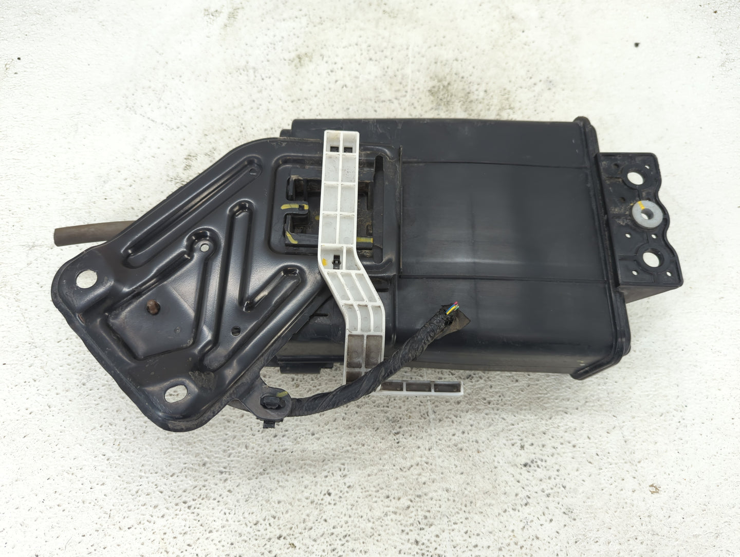 2015 Ford Explorer Fuel Vapor Charcoal Canister 1432327 - Oemusedautoparts1.com