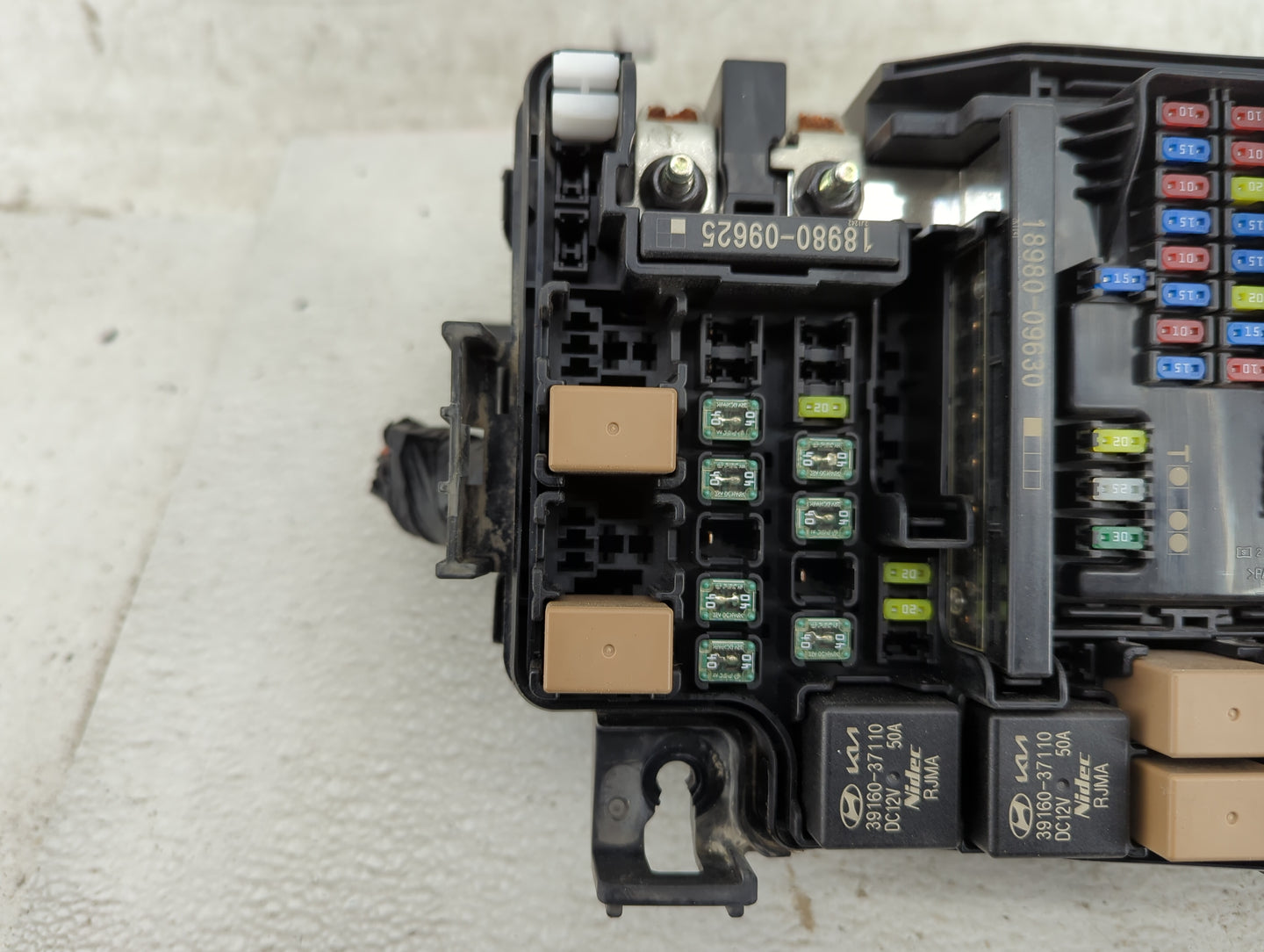 2014-2015 Ford Explorer Fusebox Fuse Box Panel Relay Module P/N:91270-K0060 Fits Fits 2014 2015 OEM Used Auto Parts - Oemuse