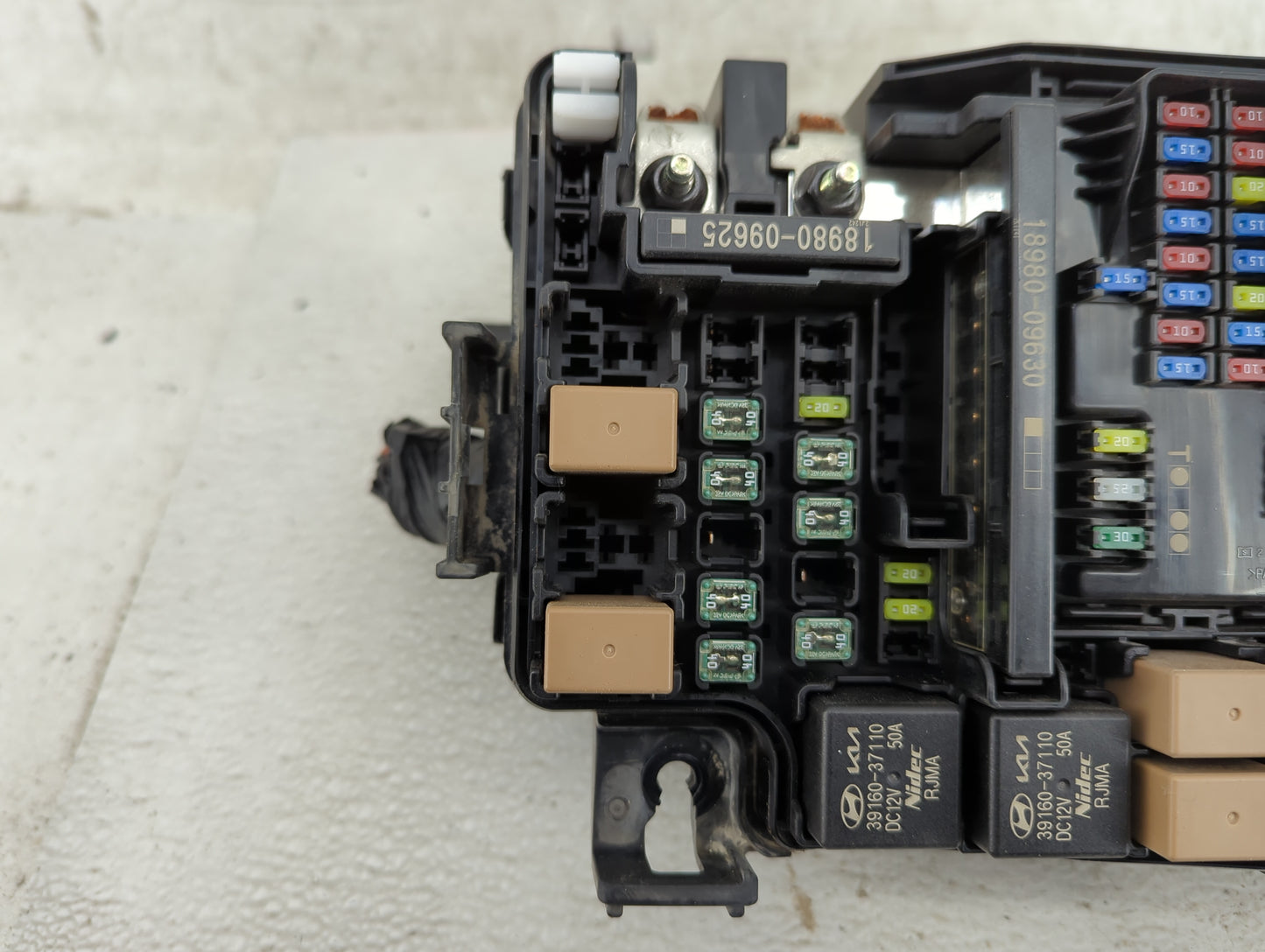 2014-2015 Ford Explorer Fusebox Fuse Box Panel Relay Module P/N:91270-K0060 Fits Fits 2014 2015 OEM Used Auto Parts - Oemuse