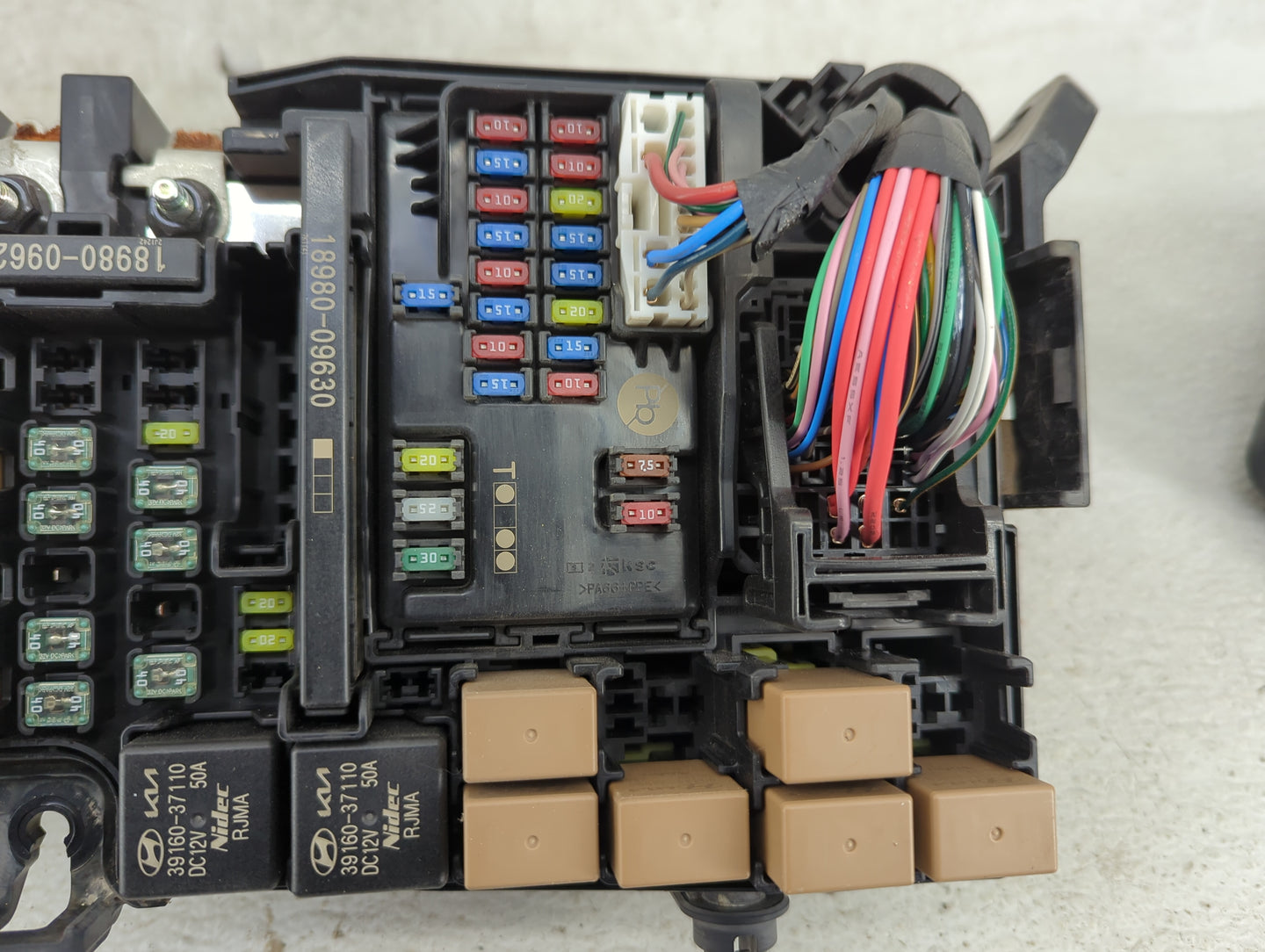 2014-2015 Ford Explorer Fusebox Fuse Box Panel Relay Module P/N:91270-K0060 Fits Fits 2014 2015 OEM Used Auto Parts - Oemuse