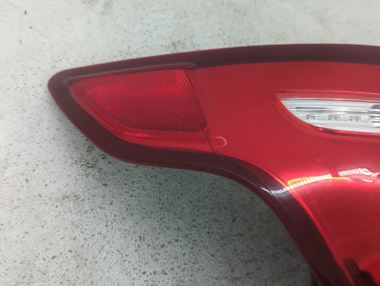 2015 Ford Explorer Tail Light Assembly Driver Left OEM P/N:BB53-13B505-A BB53-13405-A, BB53-13B505-B, BB53-13405-B Fits OEM 
