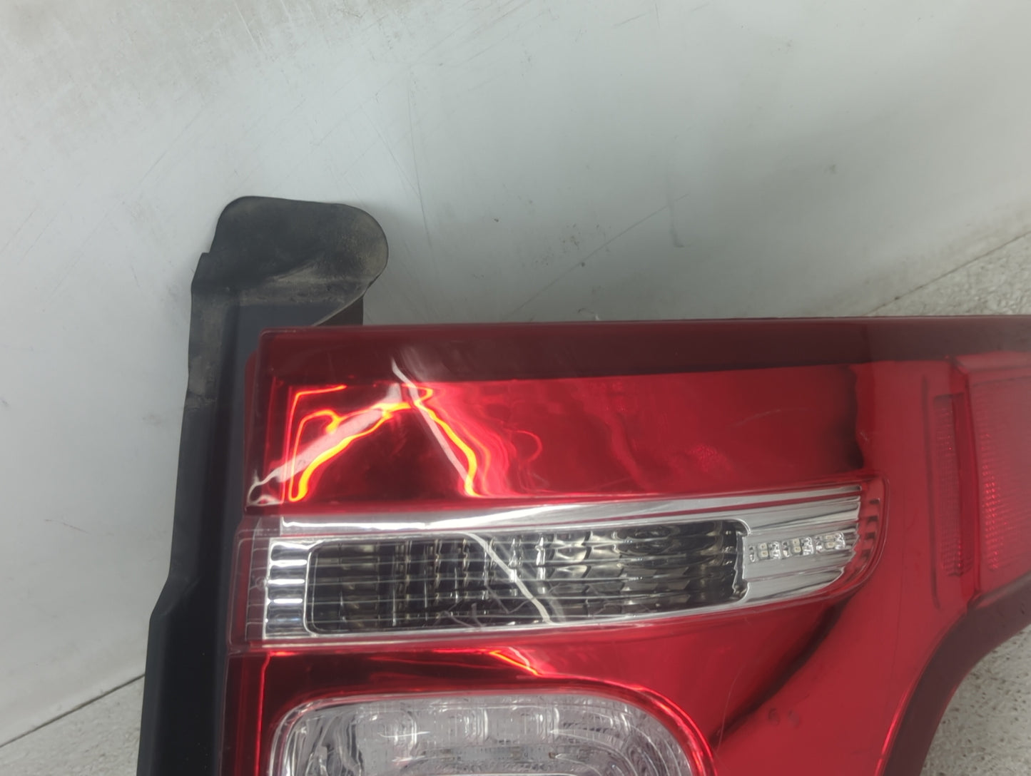 2013-2015 Ford Explorer Tail Light Assembly Passenger Right OEM P/N:DB5J-13404-D DB5J-13B504-D Fits Fits 2013 2014 2015 OEM 