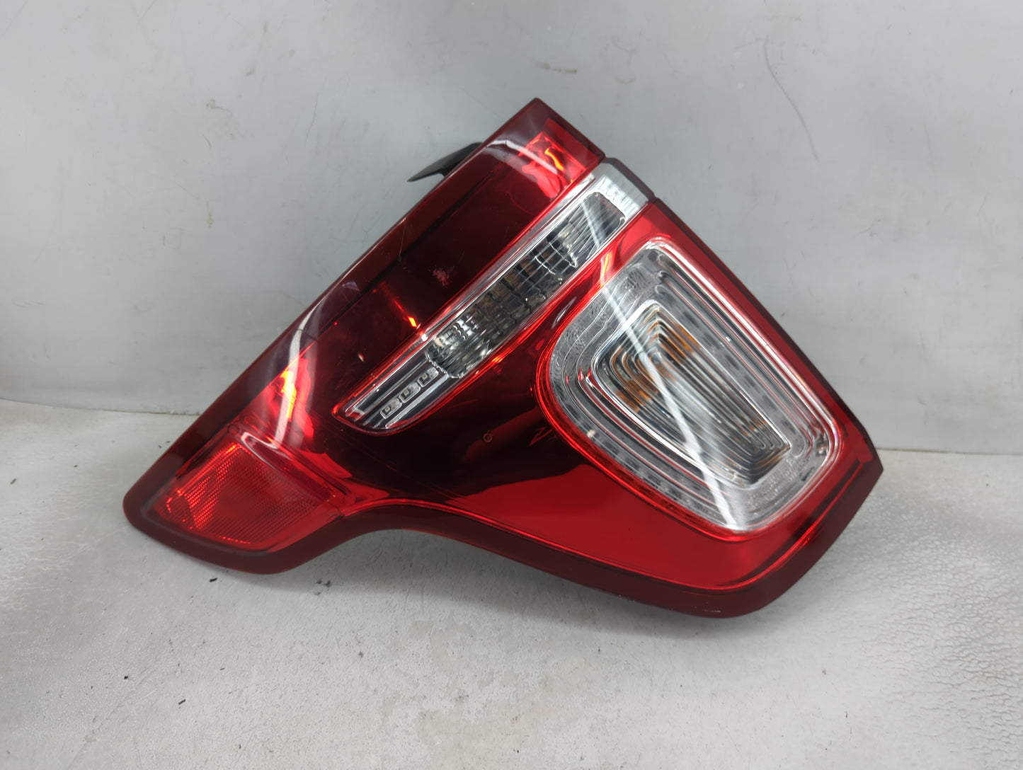2011-2015 Ford Explorer Tail Light Assembly Driver Left OEM P/N:DB53-13B505-C BB53-13405-B Fits Fits 2011 2012 2013 2014 201