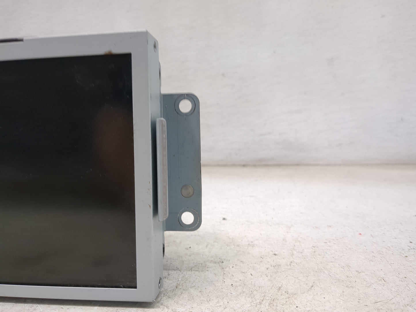 2015-2016 Ford Explorer Information Display Screen 1468334 - Oemusedautoparts1.com