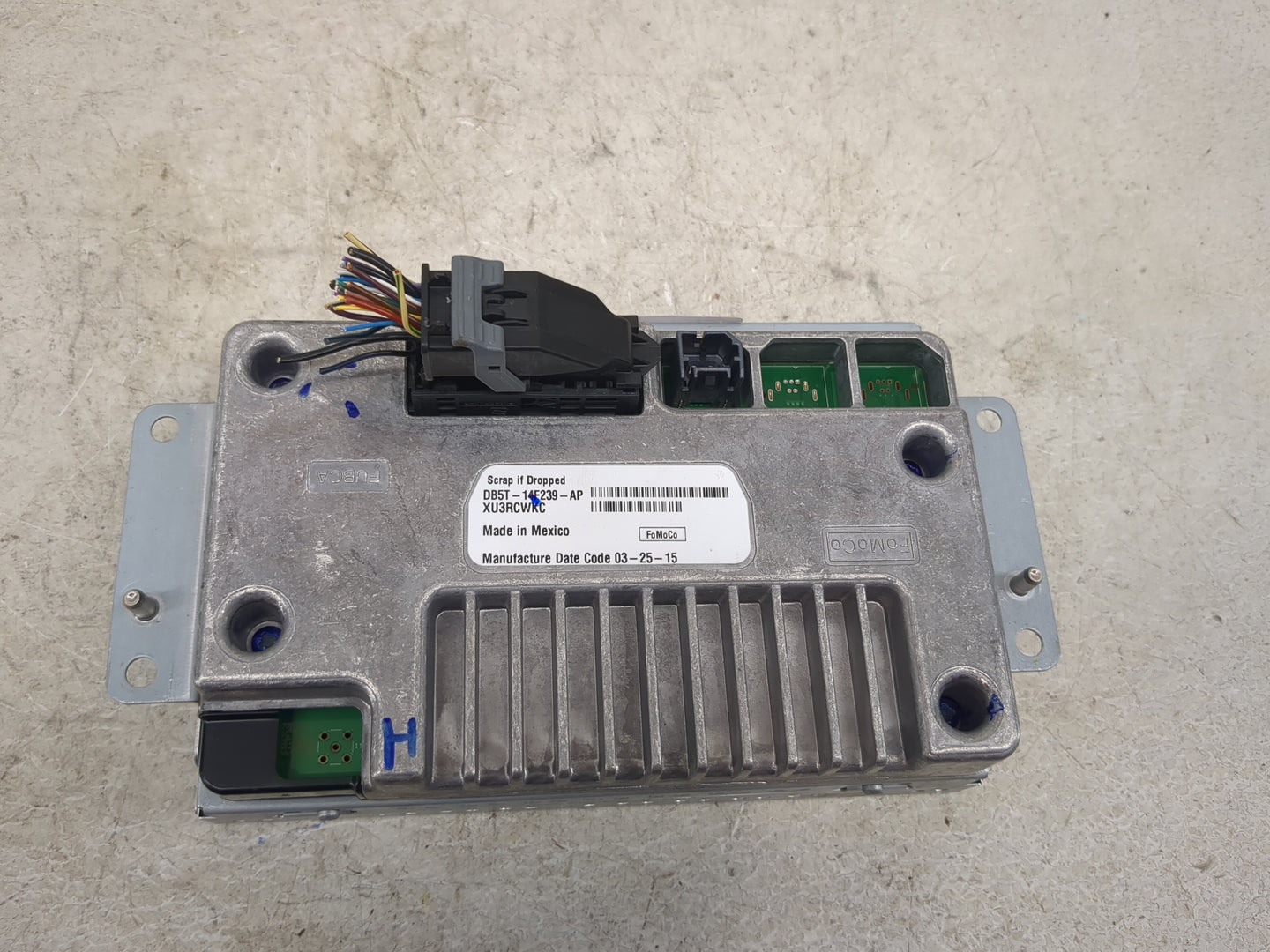 2015-2016 Ford Explorer Information Display Screen 1468334 - Oemusedautoparts1.com
