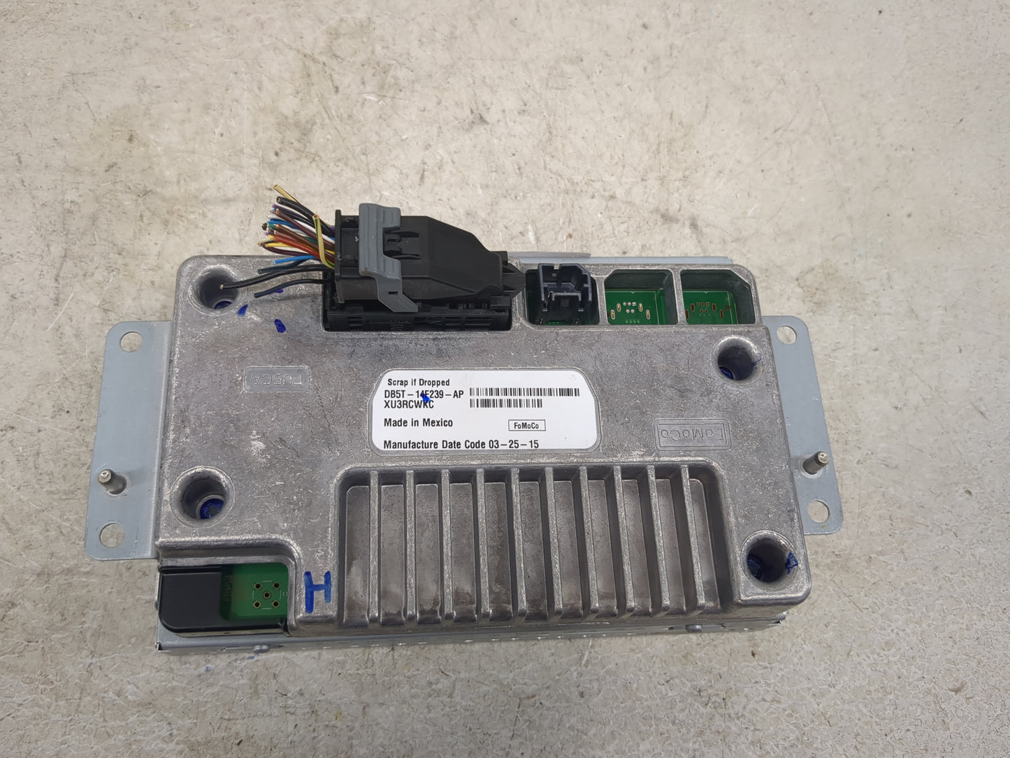 2015-2016 Ford Explorer Information Display Screen 1468334 - Oemusedautoparts1.com