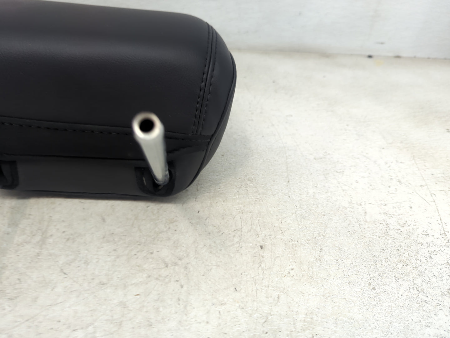 2015 Ford Explorer Headrest Head Rest Front Driver Seat Black - Oemusedautoparts1.com