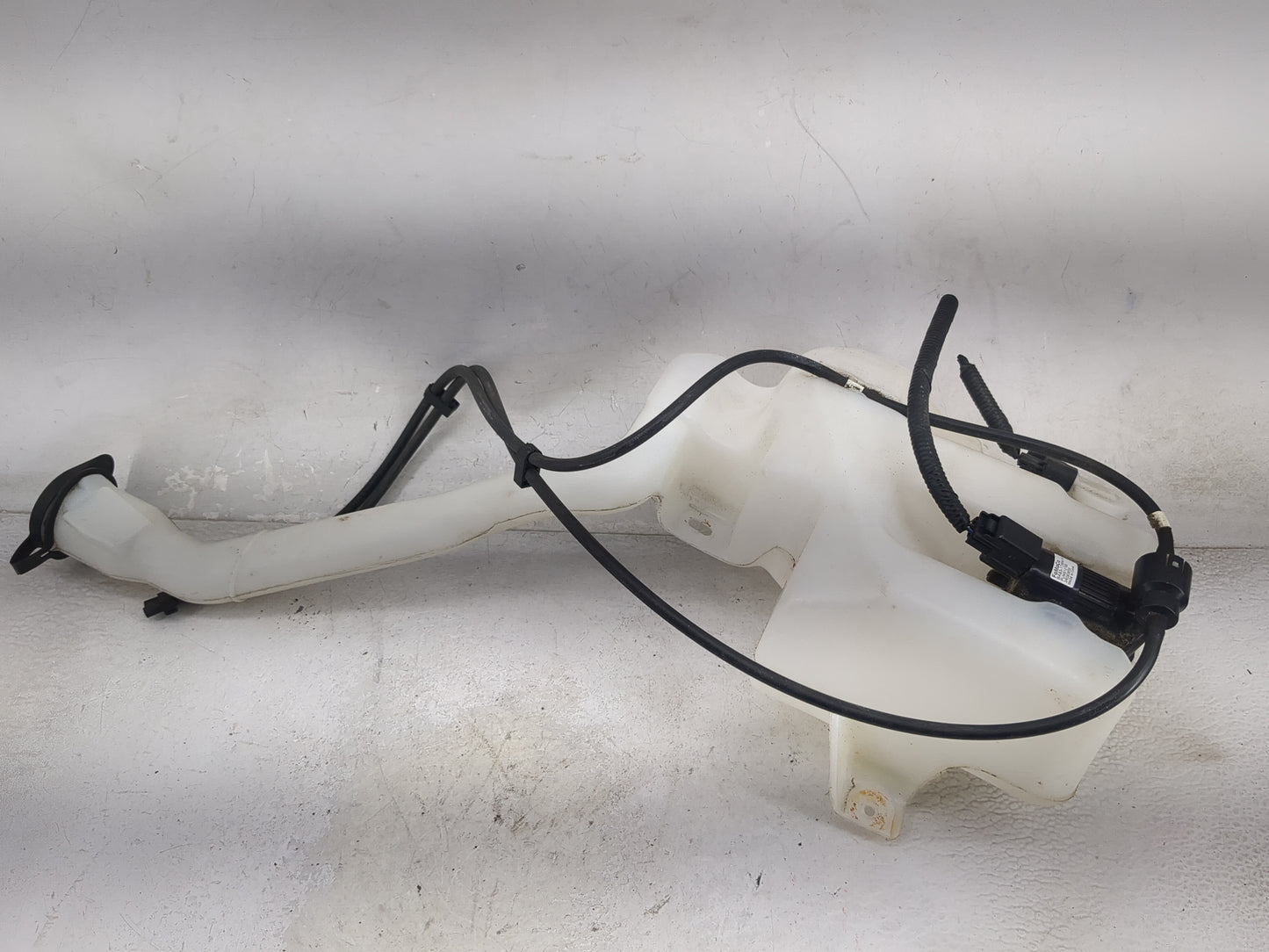 2011-2015 Ford Explorer Windshield Washer Fluid Reservoir Bottle Oem 1473823 - Oemusedautoparts1.com