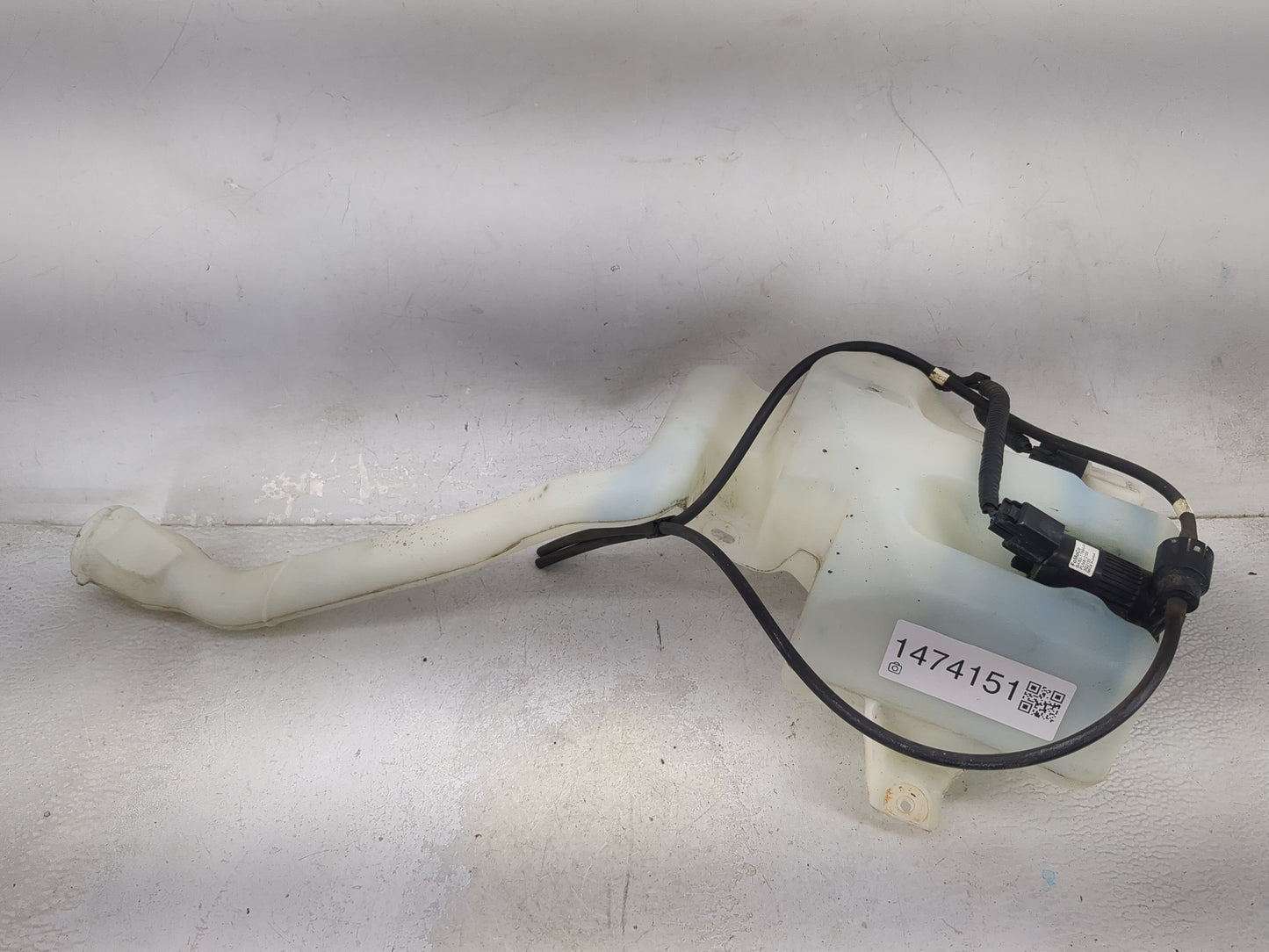 2011-2015 Ford Explorer Windshield Washer Fluid Reservoir Bottle Oem 1474151 - Oemusedautoparts1.com