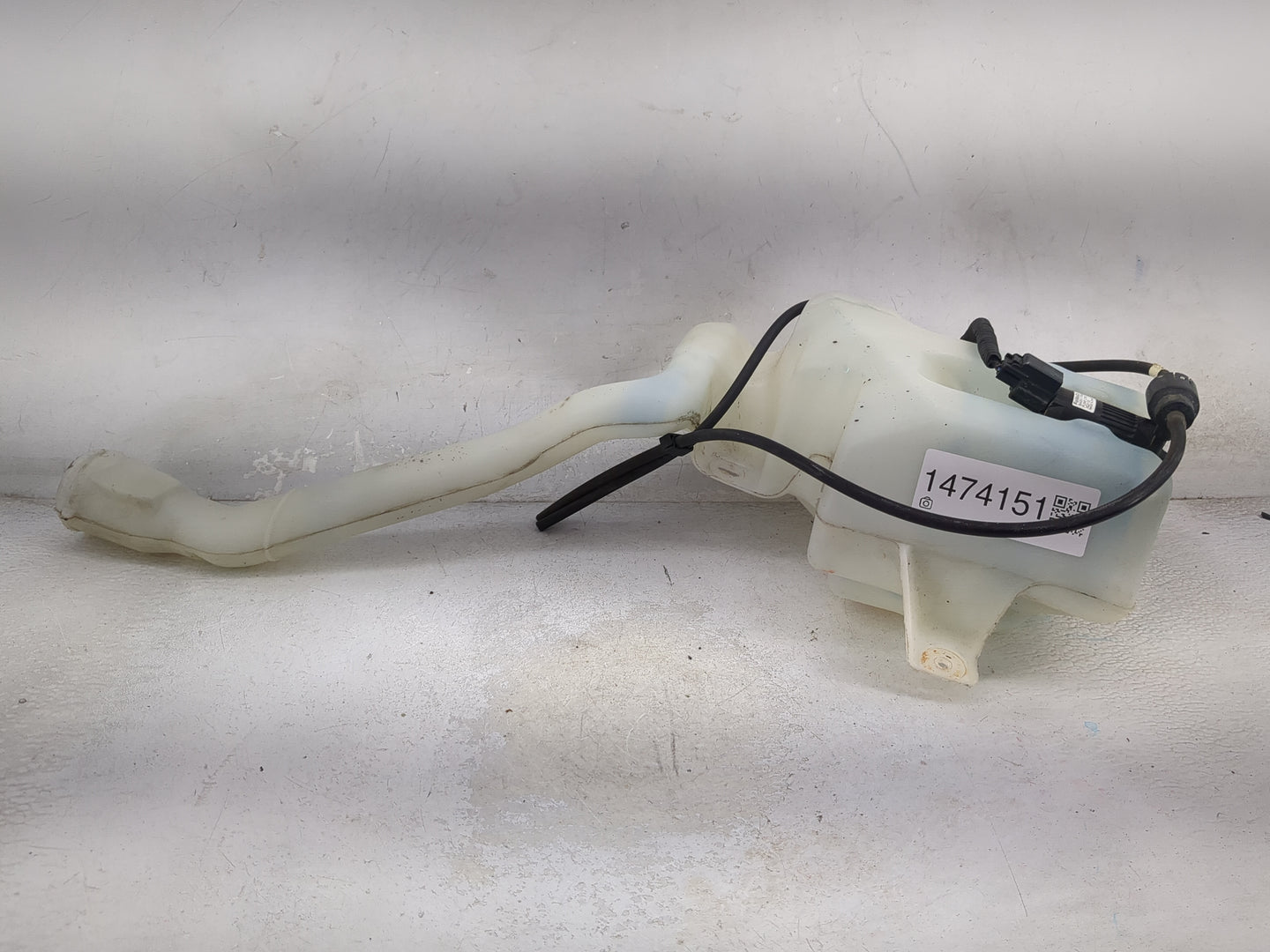 2011-2015 Ford Explorer Windshield Washer Fluid Reservoir Bottle Oem 1474151 - Oemusedautoparts1.com