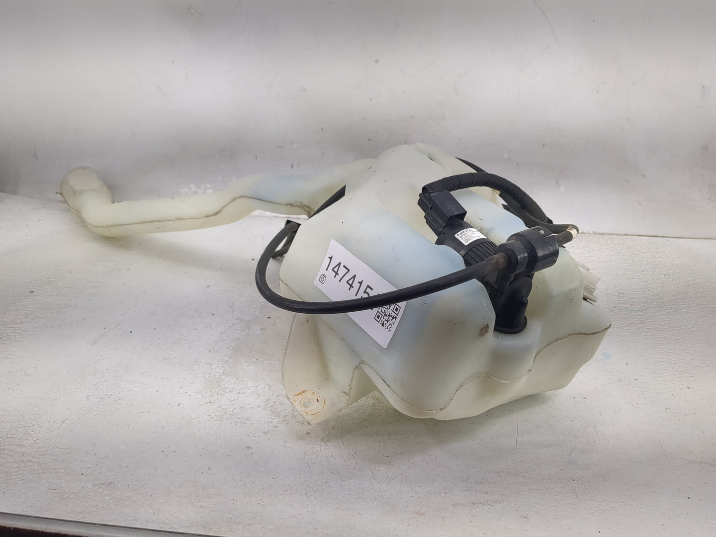 2011-2015 Ford Explorer Windshield Washer Fluid Reservoir Bottle Oem 1474151 - Oemusedautoparts1.com