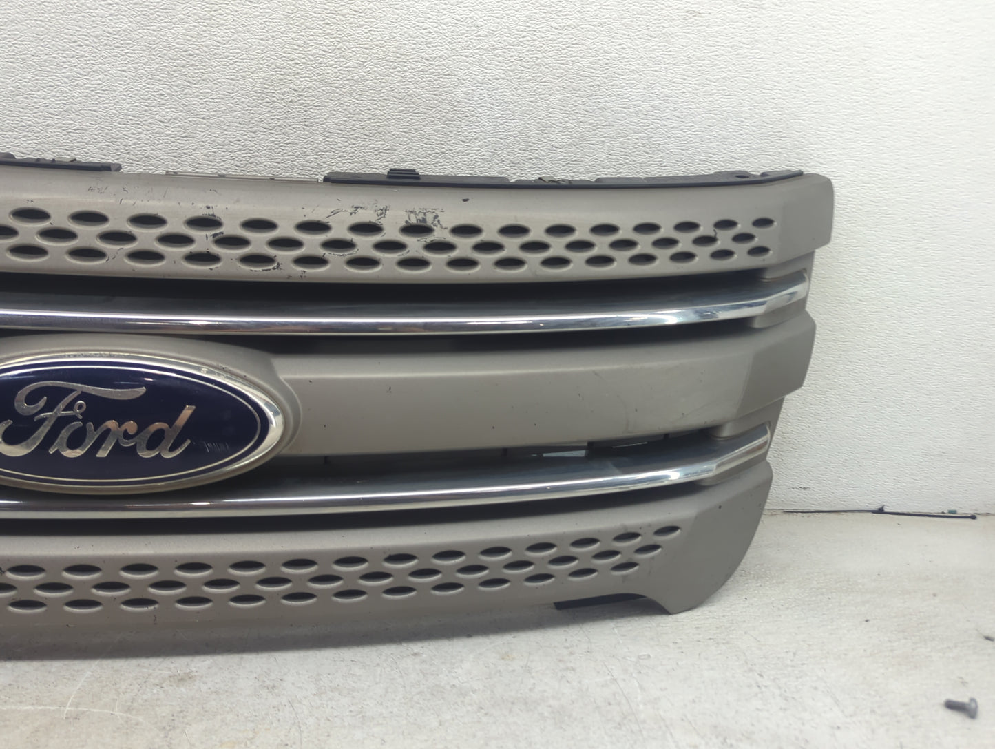 2015 Ford Explorer Front Grille Bumper Not Included Tan - Oemusedautoparts1.com