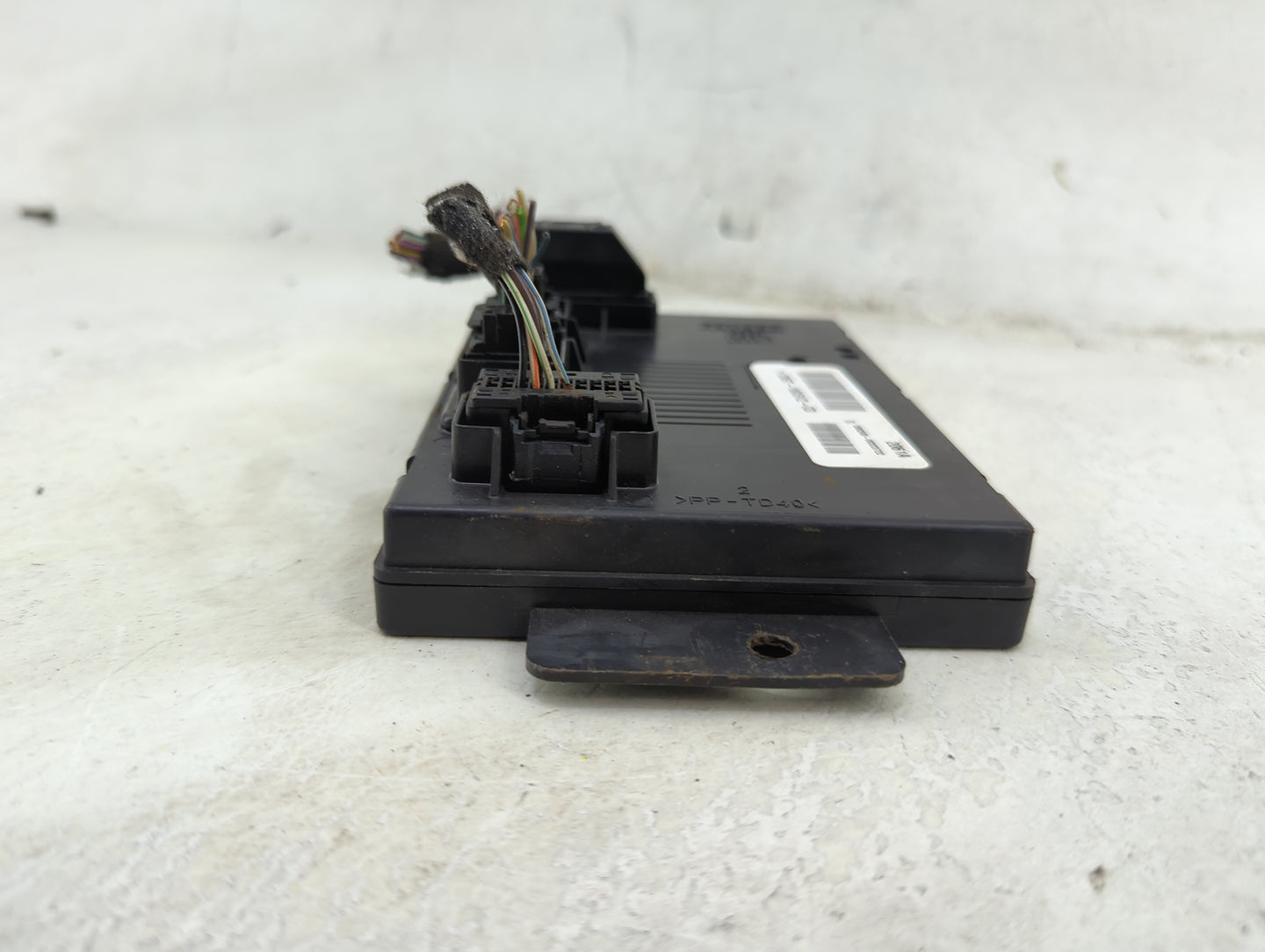 2012-2012 Ford Explorer Body Control Module Bcm Cb5t-18c612-cd - Oemusedautoparts1.com