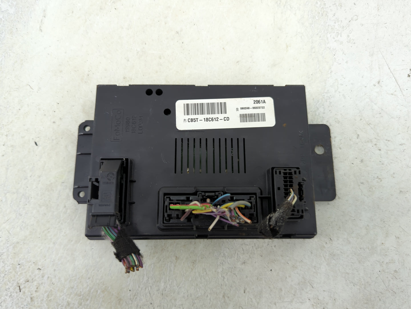 2012-2012 Ford Explorer Body Control Module Bcm Cb5t-18c612-cd - Oemusedautoparts1.com