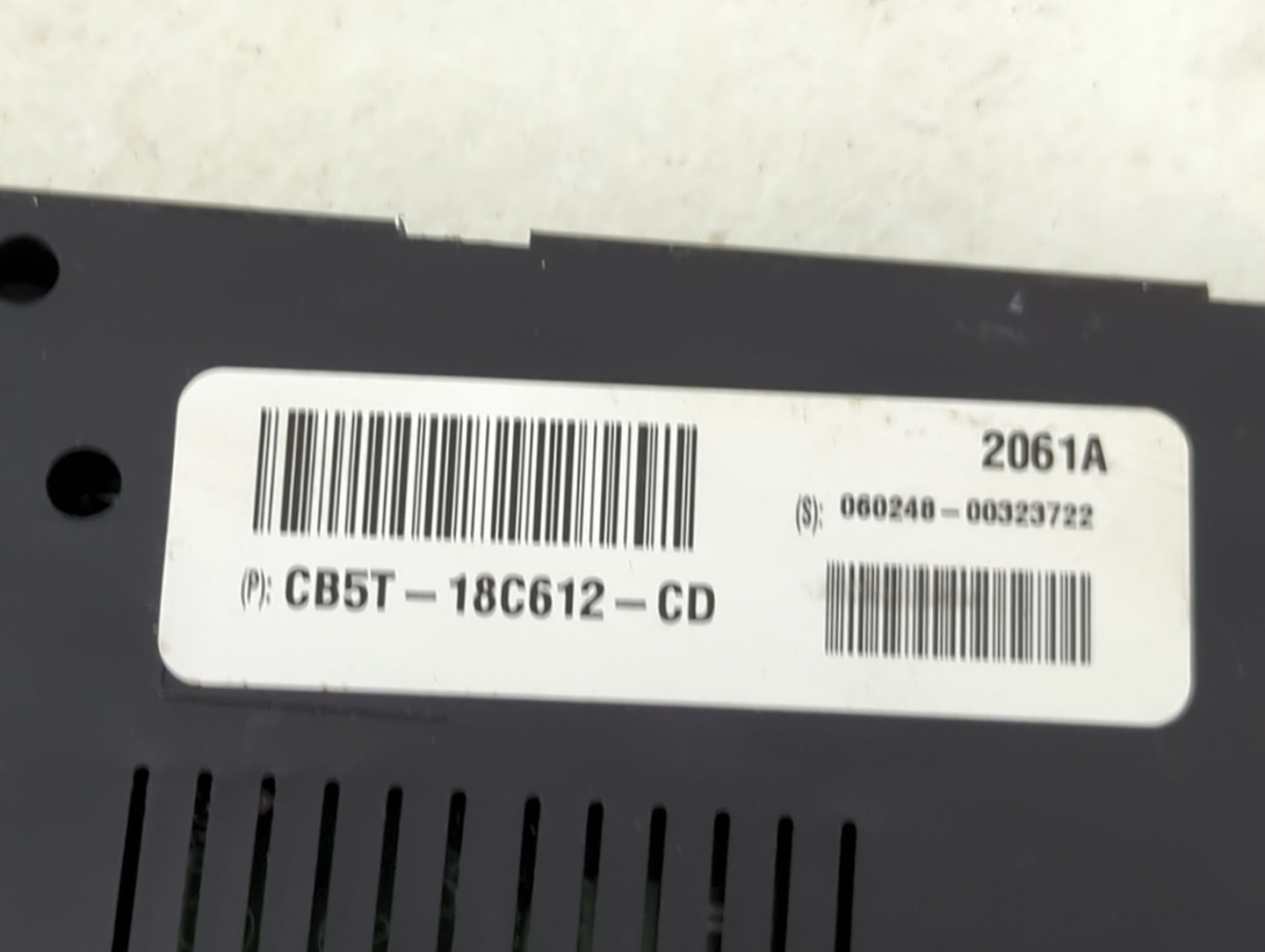 2012-2012 Ford Explorer Body Control Module Bcm Cb5t-18c612-cd - Oemusedautoparts1.com