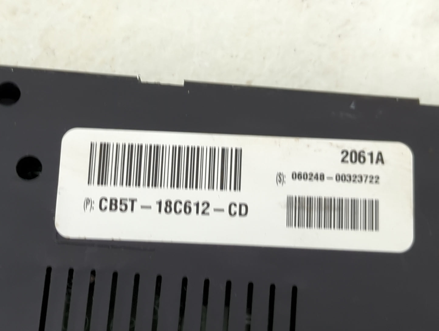 2012-2012 Ford Explorer Body Control Module Bcm Cb5t-18c612-cd - Oemusedautoparts1.com