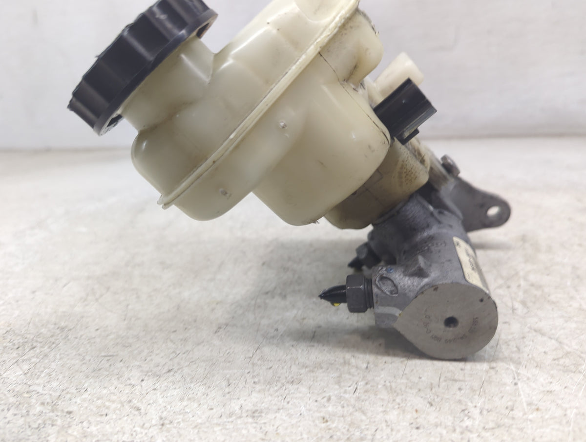 Ford Explorer Brake Master Cylinder 1498710 - Oemusedautoparts1.com