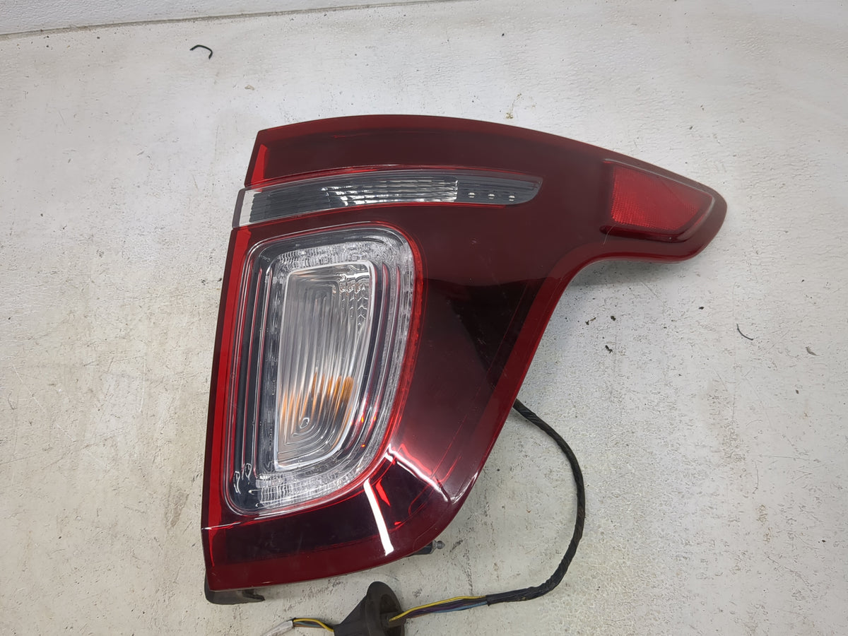 2013-2015 Ford Explorer Tail Light Assembly Passenger Right OEM P/N:DB5J-13B504 DB5J-13404 Fits Fits 2013 2014 2015 OEM Used