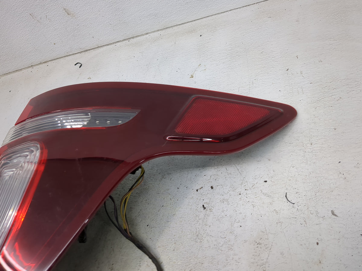 2013-2015 Ford Explorer Tail Light Assembly Passenger Right OEM P/N:DB5J-13B504 DB5J-13404 Fits Fits 2013 2014 2015 OEM Used