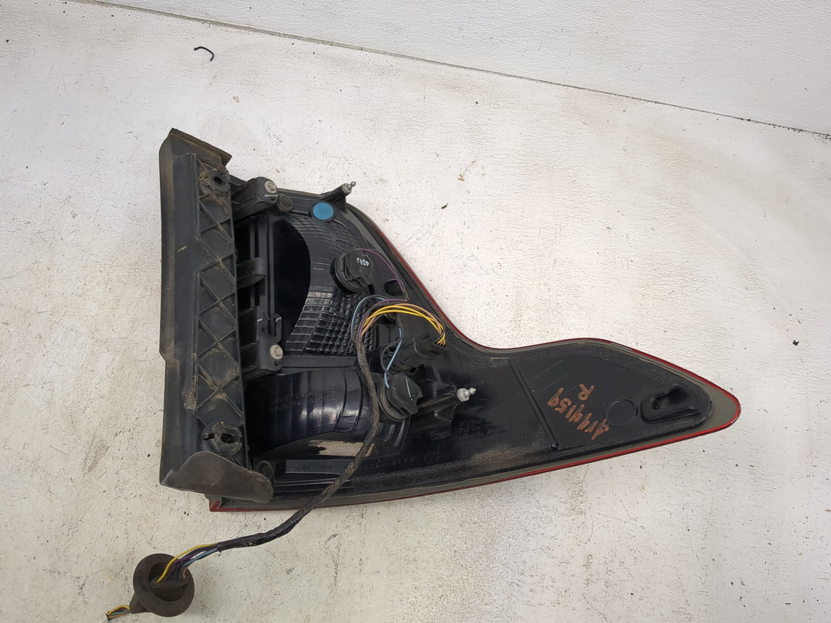 2013-2015 Ford Explorer Tail Light Assembly Passenger Right OEM P/N:DB5J-13B504 DB5J-13404 Fits Fits 2013 2014 2015 OEM Used
