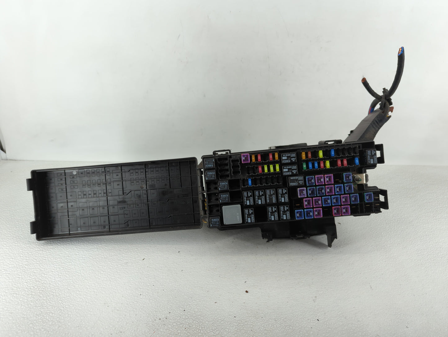 2014-2015 Ford Explorer Fusebox Fuse Box Panel Relay Module P/N:BT4T-14A003-AA Fits Fits 2014 2015 OEM Used Auto Parts - Oem