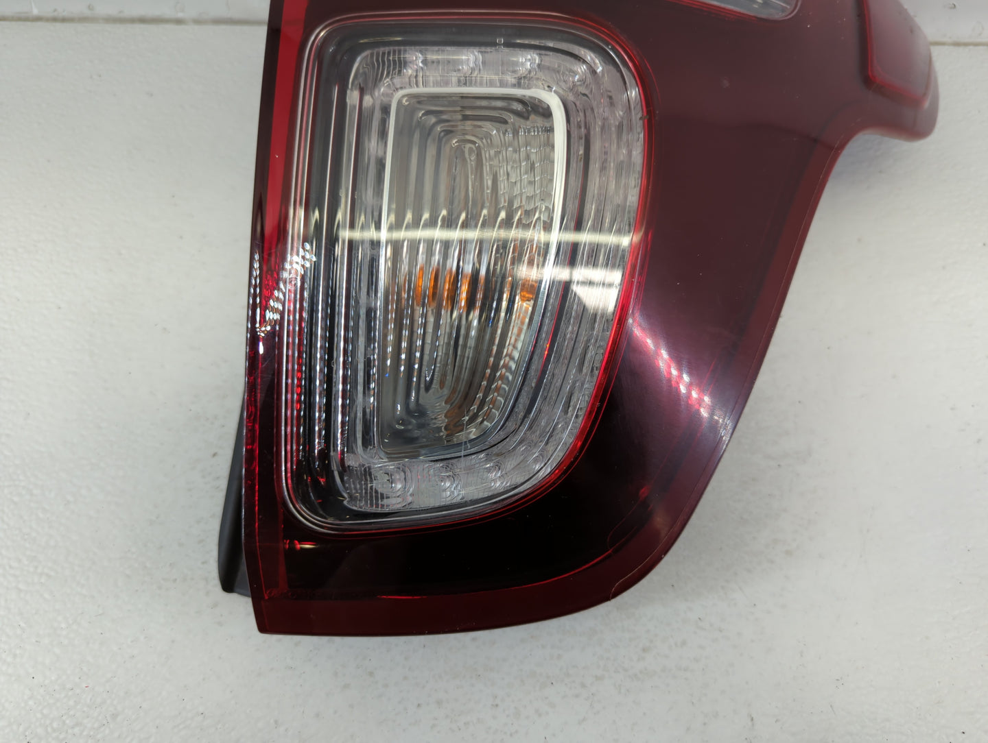 2015 Ford Explorer Tail Light Assembly Passenger Right OEM P/N:DB53-13404-C DB53-13B504-C, BB53-13B504-B, BB53-13404-B Fits 