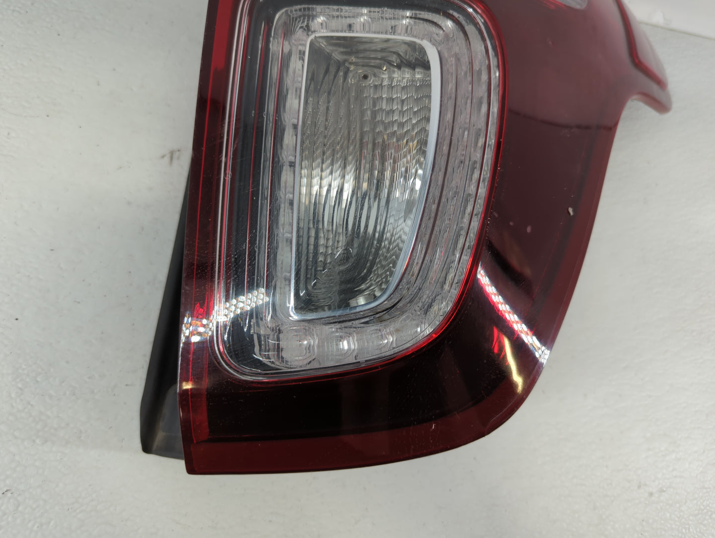 2015 Ford Explorer Tail Light Assembly Passenger Right OEM P/N:BB53-13404-C BB53-13B504-C, BB53-13B504-B, BB53-13404-B Fits 